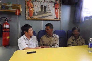 Cứu hộ tàu, đưa 10 thuyền viên vào bờ an toàn