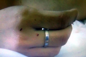 Tìm thân nhân cô gái trẻ bất ngờ nhảy hồ Đức An tự tử