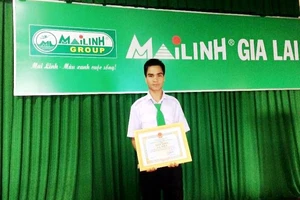 Tài xế taxi trả lại hơn ​100 triệu đồng cho khách