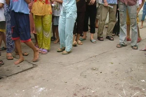 1 nam sinh lớp 9 bị côn đồ đánh nhập viện