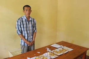 Vung dao dọa chủ tiệm vàng lấy 15 lượng 