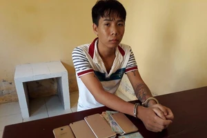 Cướp nhầm điện thoại mô hình