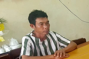 Vợ đang cho con ăn bị chồng chém trọng thương