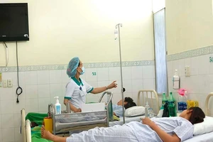 46 du khách Lào nhập viện do ngộ độc thực phẩm