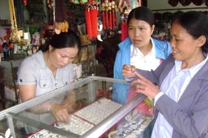 Nhẫn lông voi thật vẫn… giả