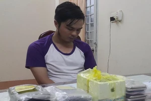 Nhân viên trộm 43 điện thoại chơi cá độ