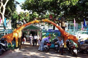 Hơn 20 người đập phá, ném mắm tôm vào trường mầm non 