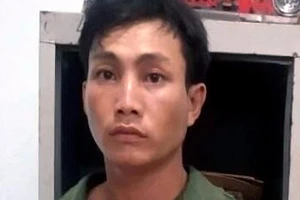 Bắt nghi can cướp bông tai của cô gái đi đường