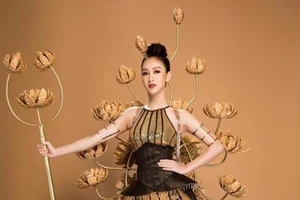 Hà Thu không chọn áo dài, hoá thân thành chiến binh hoa