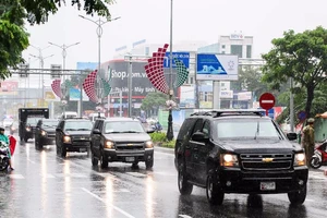 Ngắm dàn 'xe khủng' phục vụ Tổng thống Trump ở Đà Nẵng