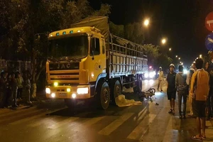 Tai nạn liên hoàn xe tải và xe máy, 3 người thương vong