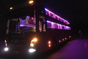 Truy tìm nhóm thanh niên ném đá xe khách trên đèo 