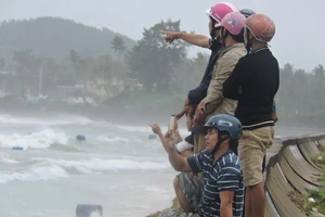 Biển động, đảo Lý Sơn bị cô lập với đất liền