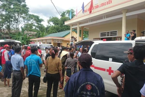 Người nhà đau đớn nhận dạng 13 người bị nạn ở Quảng Nam