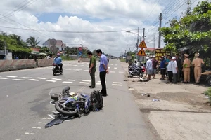 CSGT đưa nạn nhân đi cấp cứu bằng xe đặc chủng 