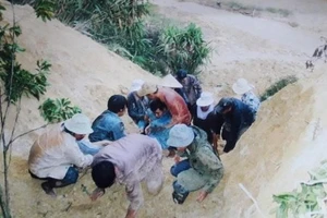 Theo chân đoàn phim 'Ruby máu'