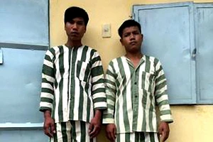 2 thanh niên bắt bé gái 14 tuổi vào chòi vắng xâm hại