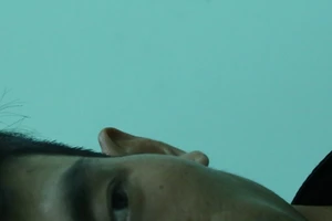 Vợ mâu thuẫn với bảo vệ, chồng mang bom xăng ném vào công ty