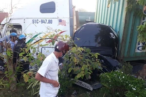 Kinh hoàng: 5 người chết vụ container tông ô tô ở quốc lộ 22