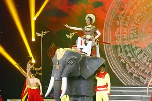 MC Anh Thi đoạt quán quân Duyên dáng Bolero 2019