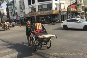 Ông già xích lô 82 tuổi và những cuộc tình thời trai trẻ