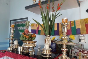 Lau dọn bàn thờ đón tết Canh Tý 2020