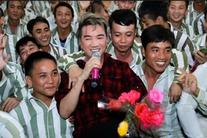 Đàm Vĩnh Hưng giúp phạm nhân thực hiện tâm nguyện suốt 20 năm 