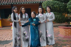 4 chị em Thanh Hằng hát cải lương và làm diễn viên