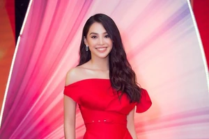 Các nàng hậu đua nhau khoe dáng