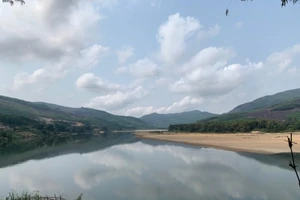 Trốn phố lên rừng, ngỡ ngàng với Hòn Kẽm Đá Dừng 