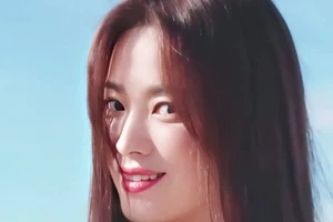 Song Hye Kyo khoe dáng tươi tắn ở tuổi 39