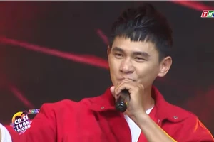 Minh Hoàng bản sao ca sĩ Đan Trường