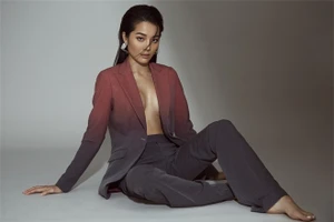 Karen Nguyễn 'người tình vua Bảo Đại' ngoài đời rất gợi cảm