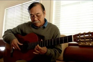 Nhạc sĩ Trần Quang Lộc hát 'Sài Gòn còn đó những cơn mưa'