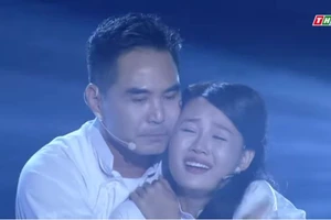 Trung Dũng hóa thân Điệp khiến ca sĩ Phi Nhung khóc