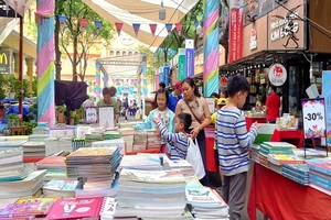 Trong trẻo hình ảnh thiếu nhi đọc sách tại Hội sách Thiếu nhi 