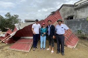 Thủy Tiên, Quyền Linh trực tiếp hỗ trợ bà con miền Trung