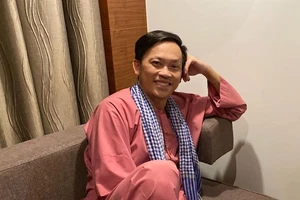 Thủy Tiên hoãn trao quà, Hoài Linh quyên góp hơn 13 tỉ đồng