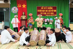Để tiếng trống Ghi-năng vang mãi