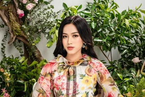 Đỗ Thị Hà khoe dáng xinh tươi chào năm mới 2021