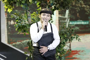 4 bản sao Thái Thanh-Khánh Ly khiến Trấn Thành xúc động