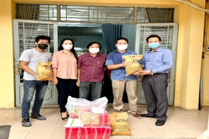 NSƯT Trịnh Kim Chi kêu gọi hỗ trợ nhân viên sân khấu tại TP.HCM