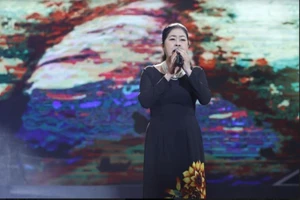 'Bà nội trợ' Kim Lan hóa thân thành danh ca Khánh Ly được giám khảo khen hết lời