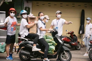 NSƯT Trịnh Kim Chi cùng sao Việt hỗ trợ người dân, y bác sĩ mùa dịch