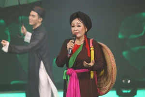 NSND Thu Hiền và ký ức về buổi biểu diễn đáng nhớ thời đạn bom