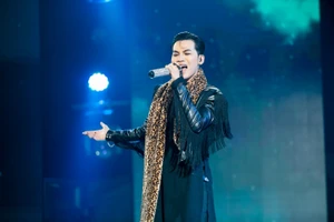 Ali Hoàng Dương cùng các master và thí sinh cover vũ điệu 5K tại The Heroes