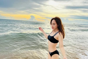 'Bà mẹ 2 con' Đinh Ngọc Diệp khoe dáng quyến rũ