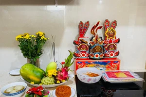 Vì sao gọi ‘2 ông 1 bà’ về tích Ông Táo ?