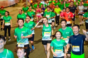 Hơn 11.000 VĐV đã chinh phục thành công cung đường chạy đêm TP.HCM