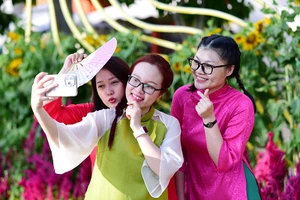 Tưng bừng khai mạc Hội hoa xuân Phú Mỹ Hưng Tết Giáp Thìn 2024